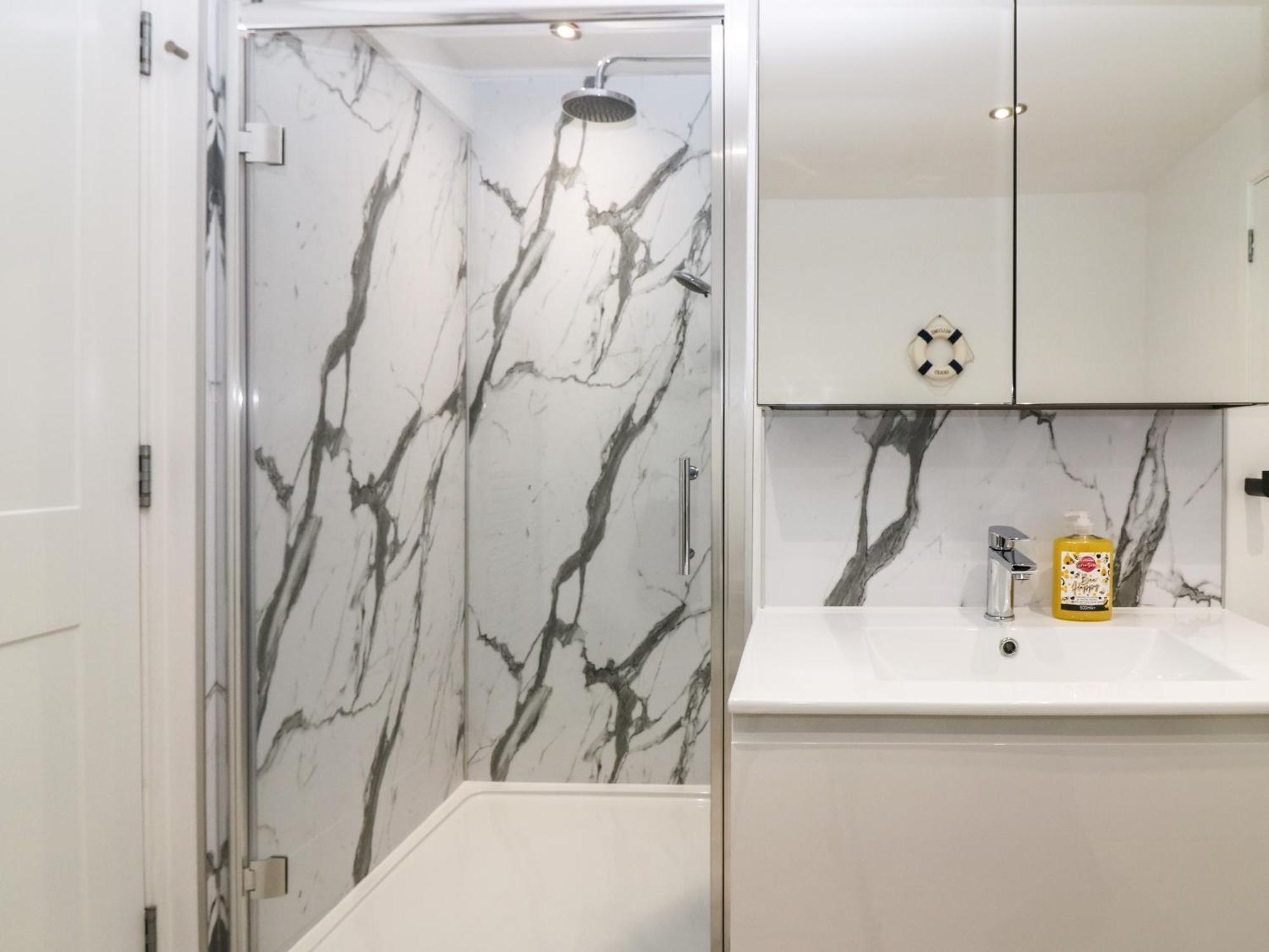Craignure Apartment บานฟ์ ภายนอก รูปภาพ